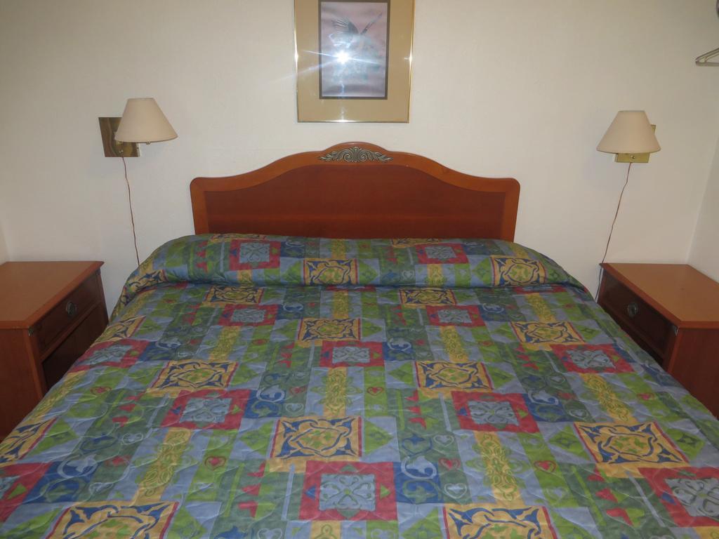 Best Budget Inn Carthage Ruang foto