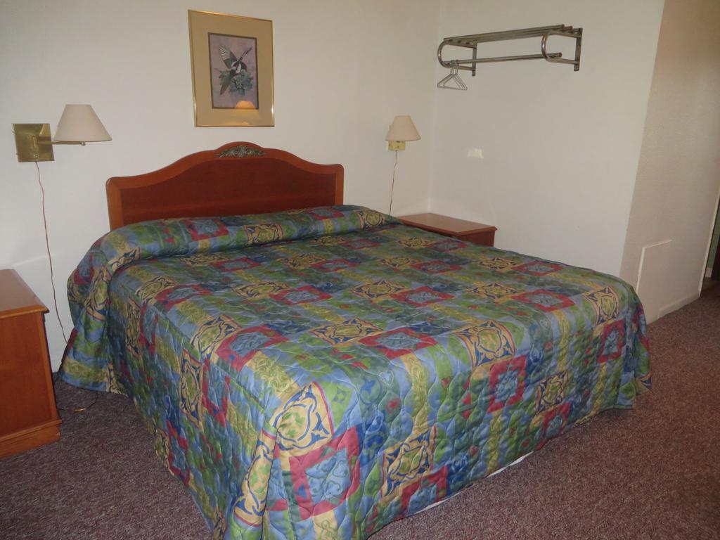 Best Budget Inn Carthage Ruang foto